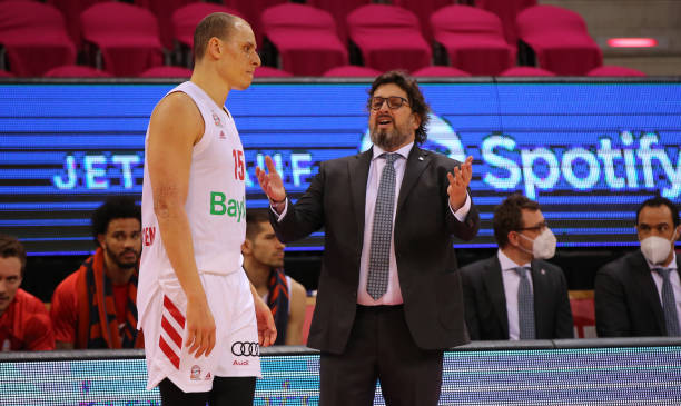 他在防守端 他在防守端